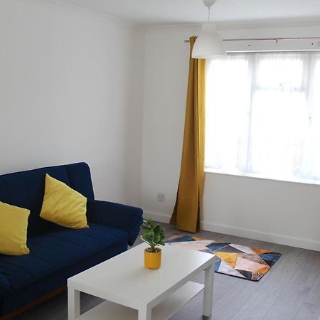 Coolfin House-Close To Excel, Contractors, Relocators, Paid Parking Villa London Exterior photo
